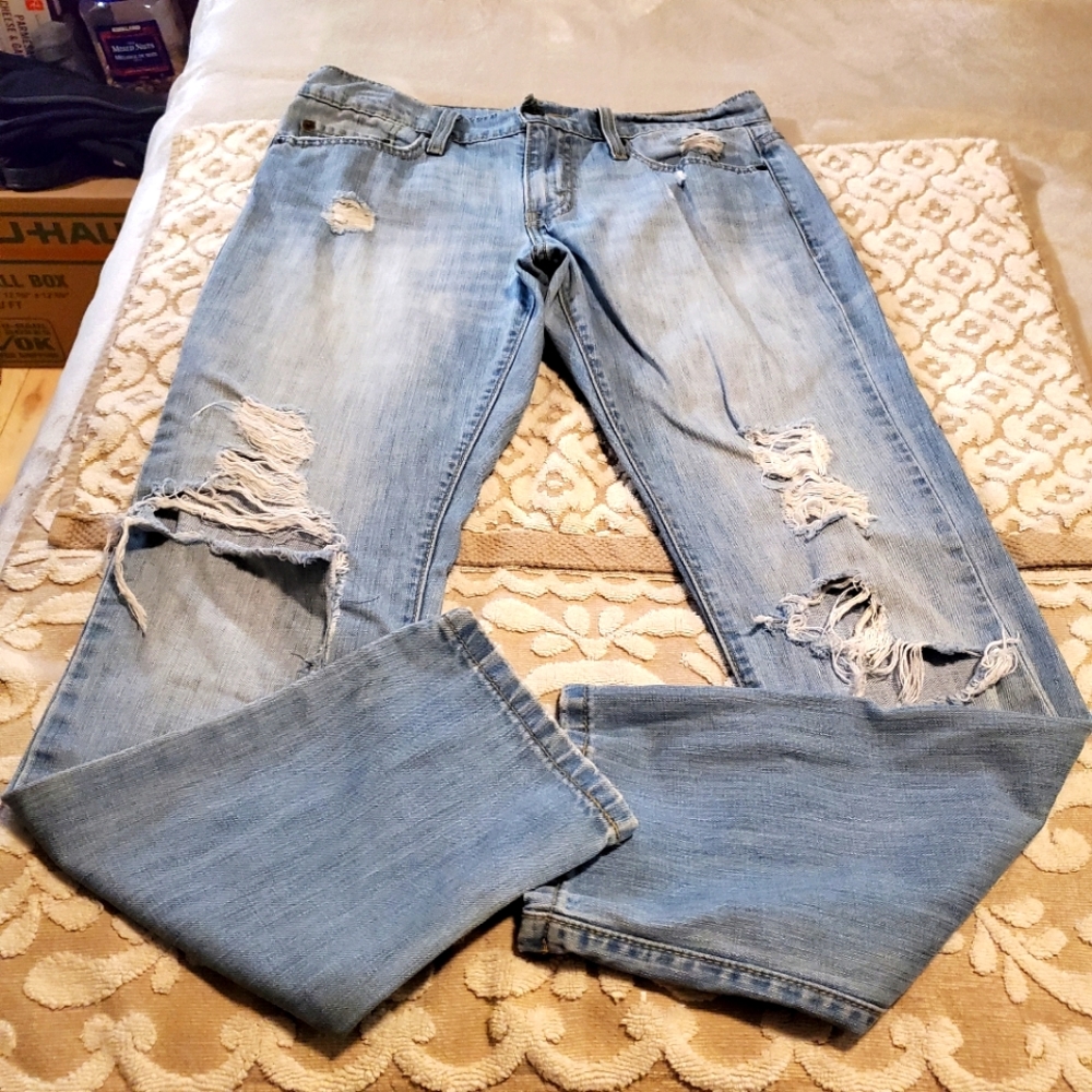 Levi's 513 Boyfriend destroyed/distressed jeans